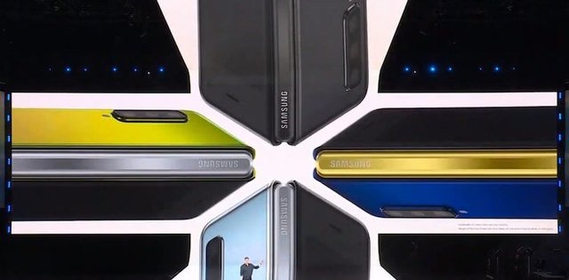 Samsung показала складной смартфон Galaxy Fold за 150 тысяч рублей