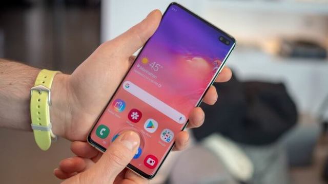 Владельцы Galaxy S10 раскритиковали дисплейный сканер отпечатков