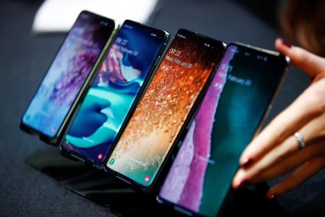 Американская версия Galaxy S10 или российская: кто быстрее