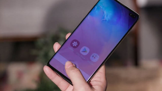 Почему Galaxy S10+ стоит так дорого? Ответ экспертов