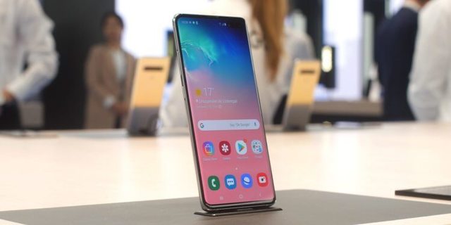 В России стартовали официальные продажи Galaxy S10, S10e и S10+